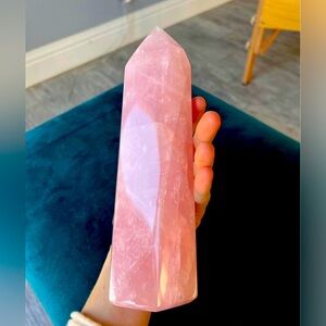 GORGEOUS HIGH QUALITY
PURE PINK QUARTZ CRYSTAL
(Madagascar)